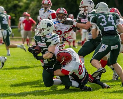 Gerhard Jäger wurde hier gestoppt, zeigte später aber einen Touchdownlauf über 90 Yards